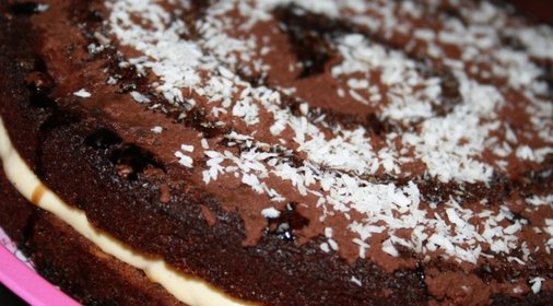 Шоколадный торт с крем-чизом и курагой