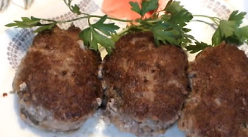 Мягкий шоколадный торт с грушами