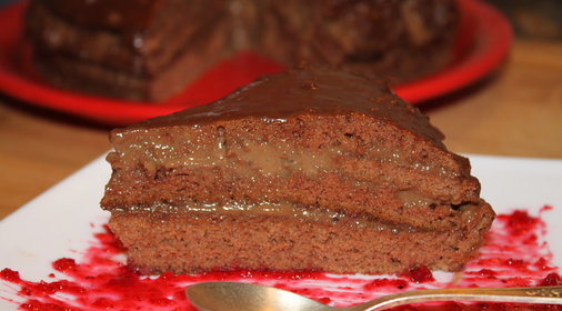 Торт горькошоколадный с кофейным кремом и ромовой пропиткой