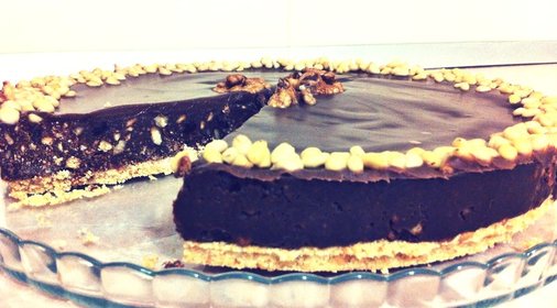 Шоколадно-ореховый торт из печенья