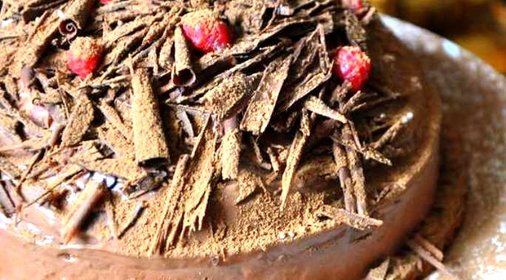 Шоколадный торт с шоколадной стружкой