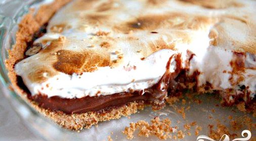 Пирог с шоколадной начинкой и зефирным наполнением