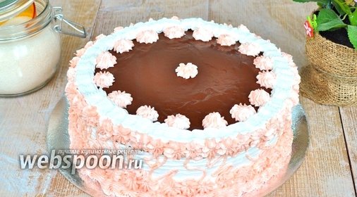 Шоколадный торт со сливочным кремом