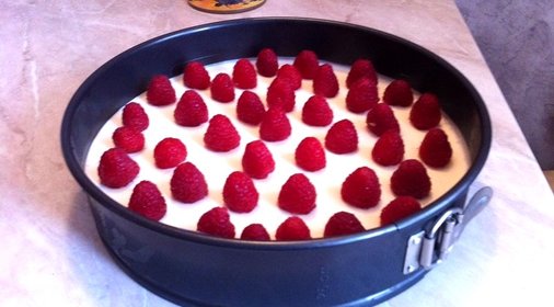 Торт с маскарпоне и фруктами