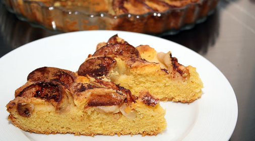 Кукурузный пирог с яблоками