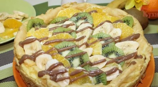 Торт-эклер с фруктами и шоколадом