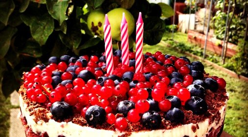 Торт с вишней и кремом из сыра маскарпоне