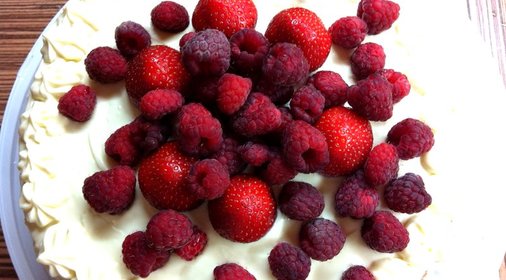 Летний ягодный торт с белым шоколадом