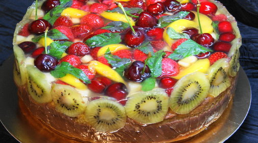 Торт с фруктами и лимонным желе