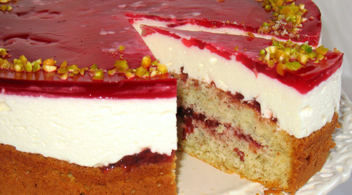 Торт «Брусничная мечта»