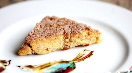 Сладкое пирожное с корицей