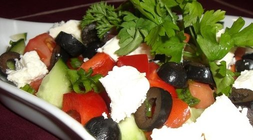 Кукурузный торт со сливовым повидлом