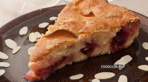 Пирог с яблоками и сливами
