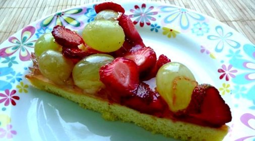 Открытый торт с фруктами