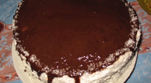 тортик со взбитыми сливками и фруктами