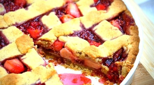 Торт Линцер с малиной и яблоками