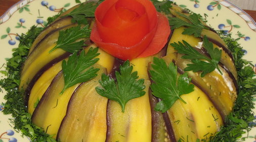 Баклажанный тортик с овощами