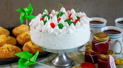 Торт со взбитыми сливками