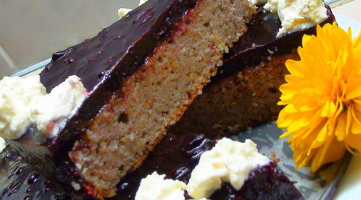 Миндальный торт со смородиной