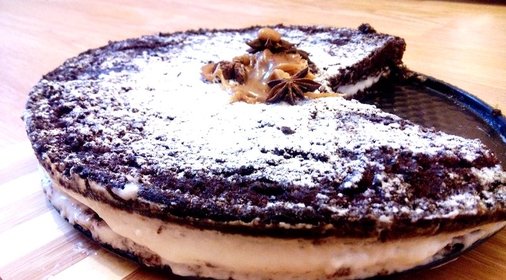 Пористый шоколадный торт с панна коттой