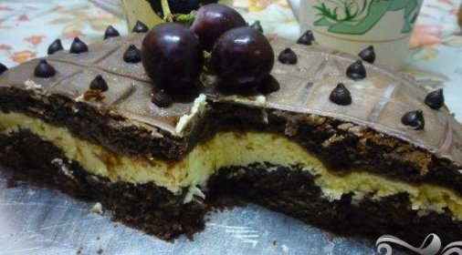 Слоеный шоколадный торт