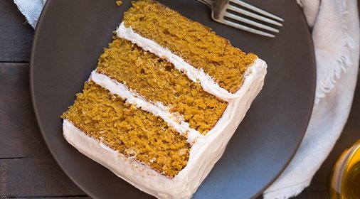 Тыквенный торт с глазурью из сливочного сыра и корицы