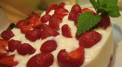 Клубничный торт с йогуртом