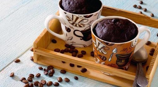 Шоколадный торт в кофейной чашке