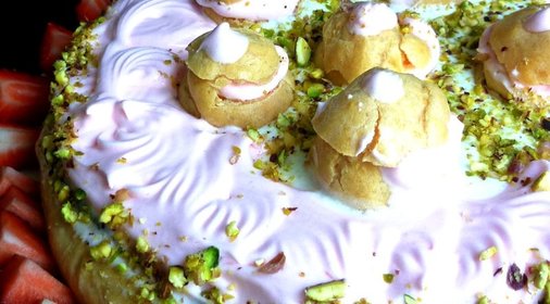 Легкий торт на заварном тесте со сливками и шоколадным кремом