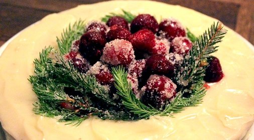 Имбирный торт с «замороженными» ягодами