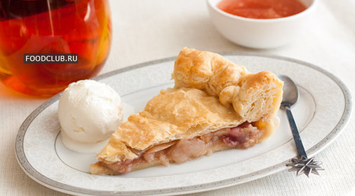 Закрытый яблочный пирог из слоеного теста