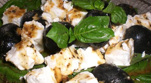 Песочный торт с клубникой