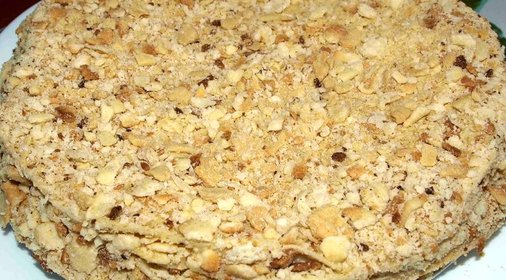 Торт «Наполеон» с заварным кремом и орешками