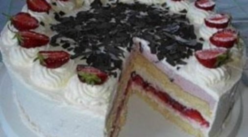 Сливочно-земляничный торт