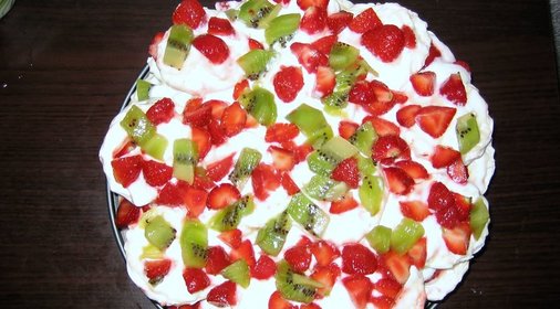 Зефирный торт с киви и клубникой