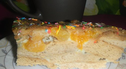 Торт из медового печенья с курагой без выпечки