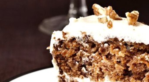 Морковный торт с изюмом и корицей