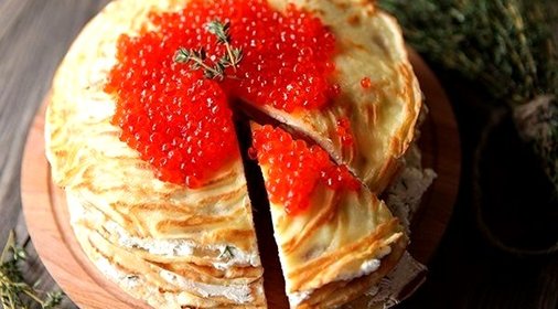 Блинный торт с лососем и сыром