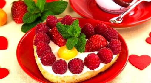 Цитрусовые пирожные «Валентинки» с фруктами