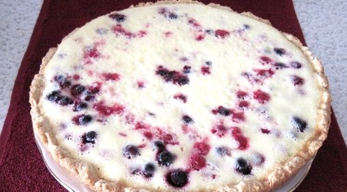 Торт со смородиной и сметаной