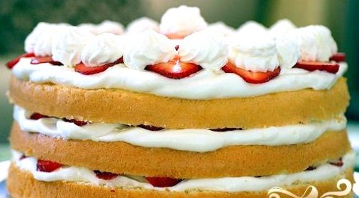 Клубничный торт со сливками