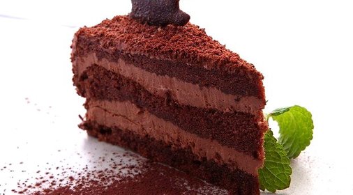 Торт «Прага» в шоколадной глазури