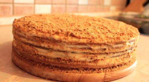 Торт «Медовик» с кремом из сгущенного молока