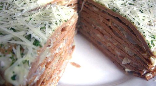 Печеночный торт с чесноком