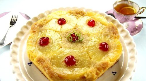 Миндальный торт с фруктами и рисовой начинкой