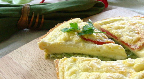 Закусочный торт с помидорами, на основе из цуккини, в яично- кремовой заливке