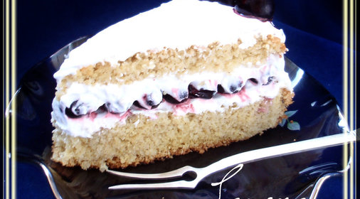 Кукурузно-смородиновый торт