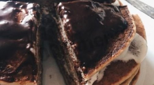 Блинный торт с бананами шоколадоми и овсяной мукой