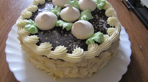 Торт бисквитный с безе