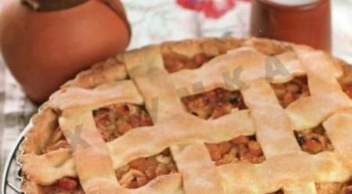 Яблочный торт с ванильным соусом